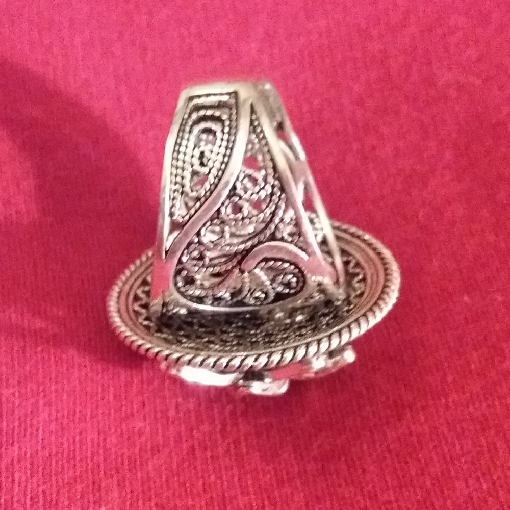 Ring - Picture 3 of 4